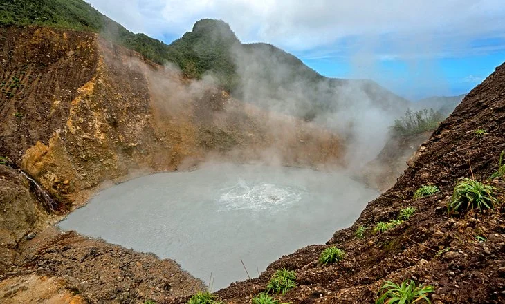 dominica-in-pictures-beautiful-places-to-photograph-boiling-lake